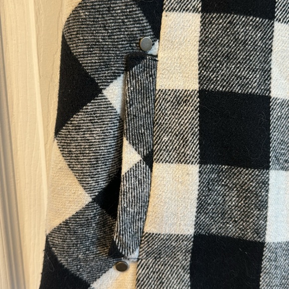 Great condition black and white vest. Womens size xs. - Picture 2 of 8